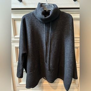 Beautiful soft pullover - new